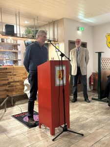 8b077677 9db6 4fe0 9363 9954c2ffd26a 225x300